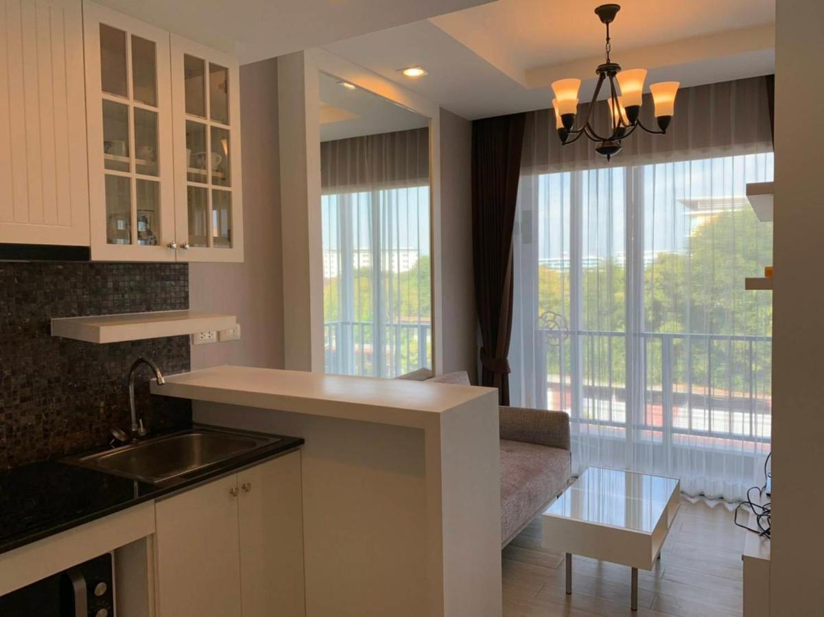 Cozy Near Beach 200M With Toproof Pool At Patio Bangsaen Exterior foto